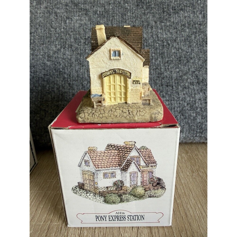 VTG FALLS VILLAGE/AMERICANA COLLECTION w/BOXES- 17 available, 100$ - Picture 5 of 16
